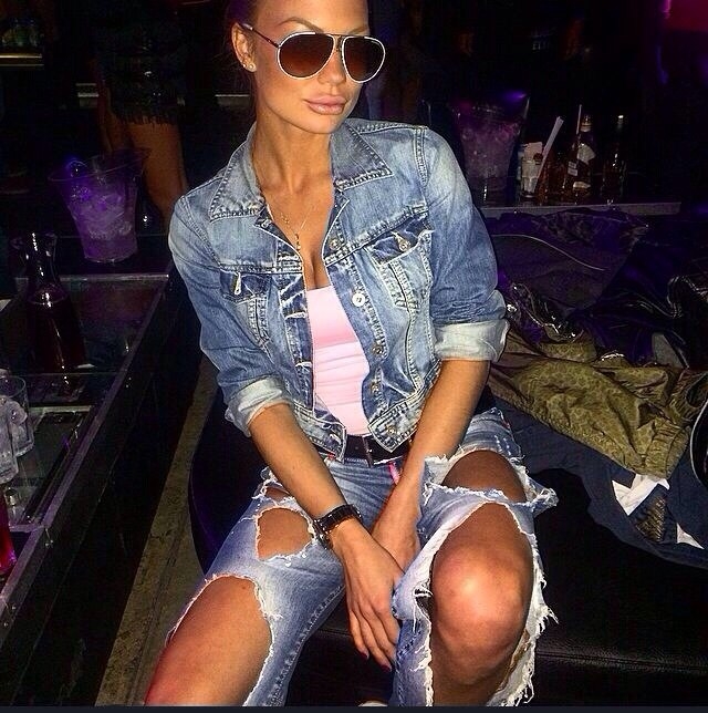 😘 Разреши мне привнести насыщенность, страсть и незабываемые моменты в твою жизнь! 🌟 Я предлагаю широкий спектр услуг, которые позволят тебе осуществить все свои мечты и фантазии. 💋 Ты можешь полностью расслабиться и насладиться моими умениями, которые приносят истинное удовлетворение. 🔥 Превратим обычную встречу в незабываемую встречу, которую ты захочешь повторить снова и снова. 💫 Мои отзывы говорят сами за себя, мои фото полностью соответствуют реальности. 📸 Позволь Москва стать нашим таинственным и распутным заповедником. 🌃 Забудь обо всем остальном и дари себе незабываемые мгновения со мной. 🌹 Жду тебя в Москве! 💖 Людмила